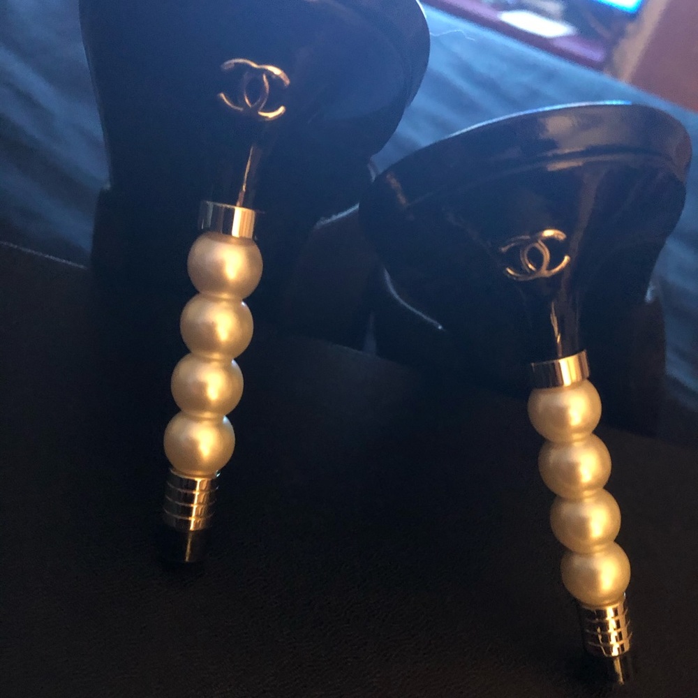 CHANEL 🔥🔥🔥 - Picture 4 of 15